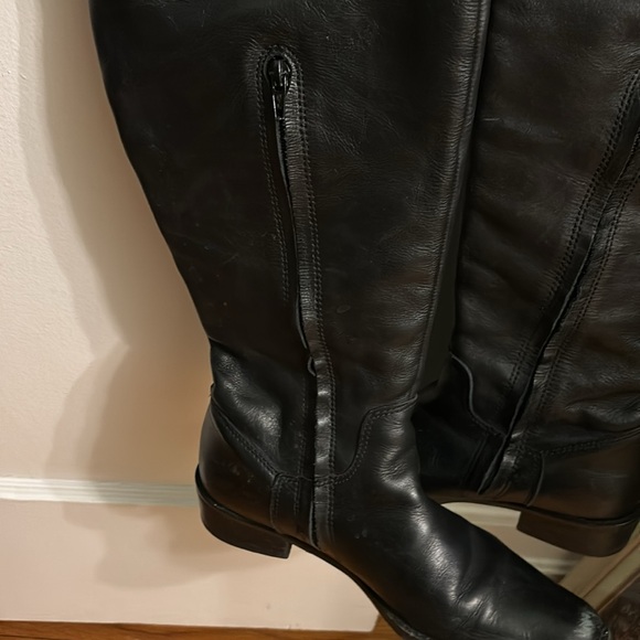 Over the knee black boots with button detail in excellent condition. - Picture 5 of 5